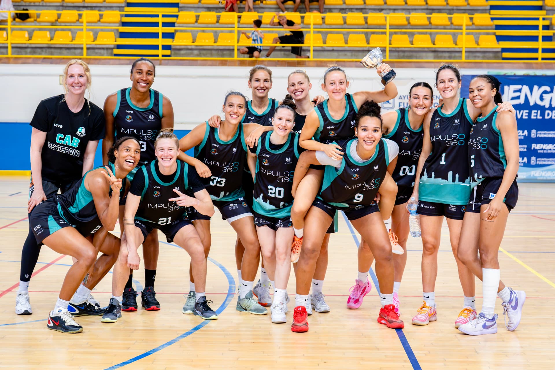 CAB Estepona · Foto de equipo con trofeo